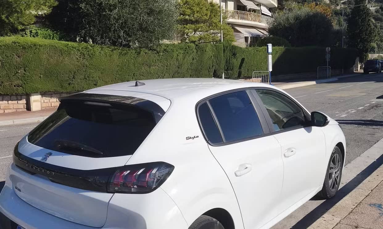Peugeot 208 — photo 8