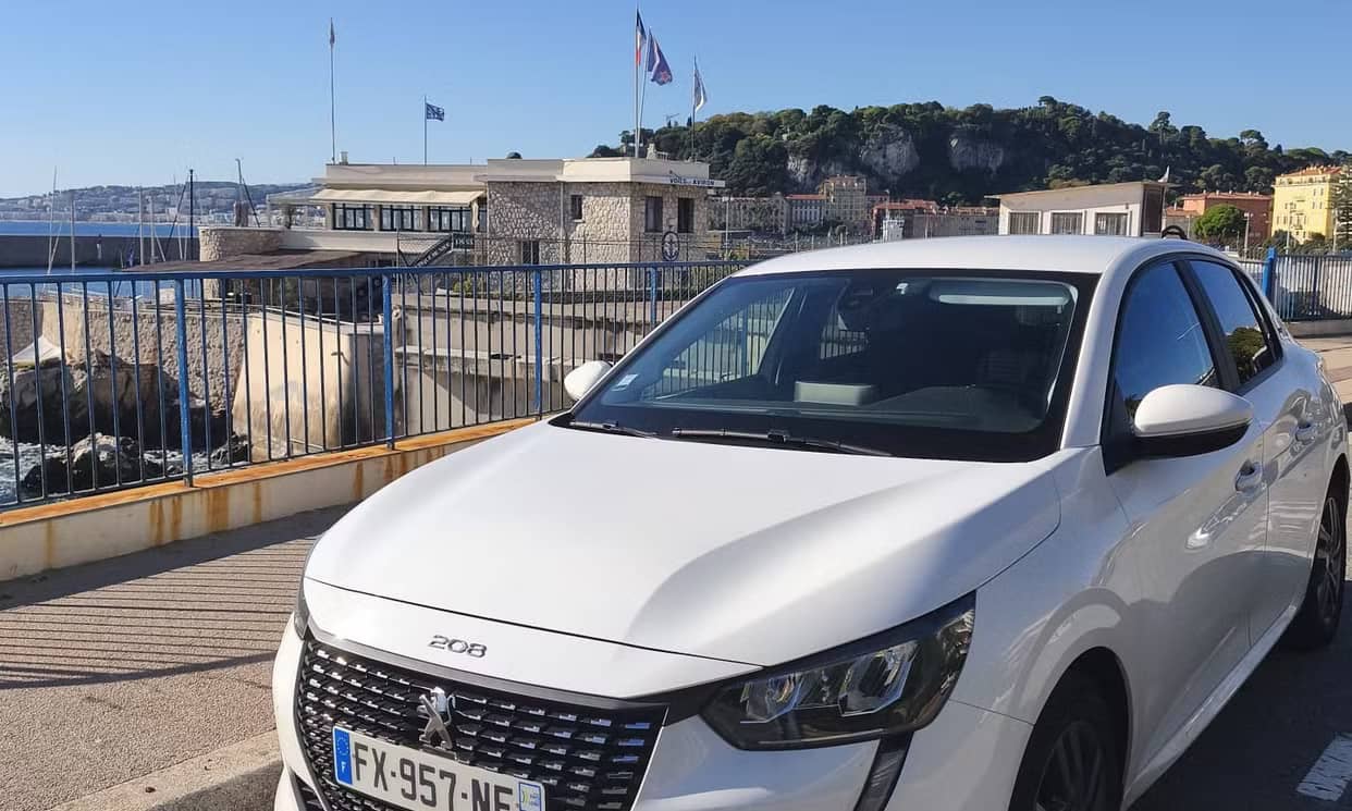 Peugeot 208 — photo 10
