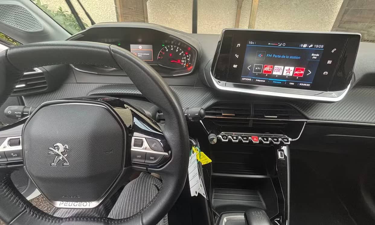 Peugeot 208 — photo 4