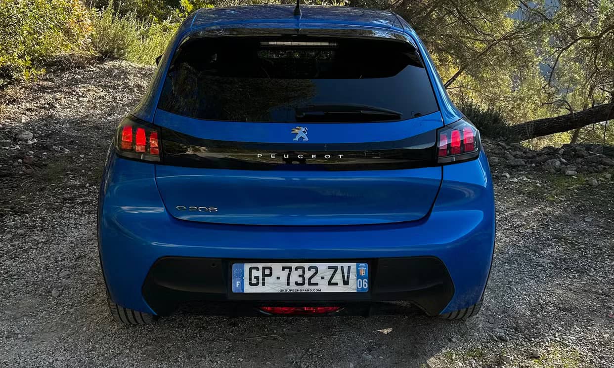 Peugeot 208 — photo 9