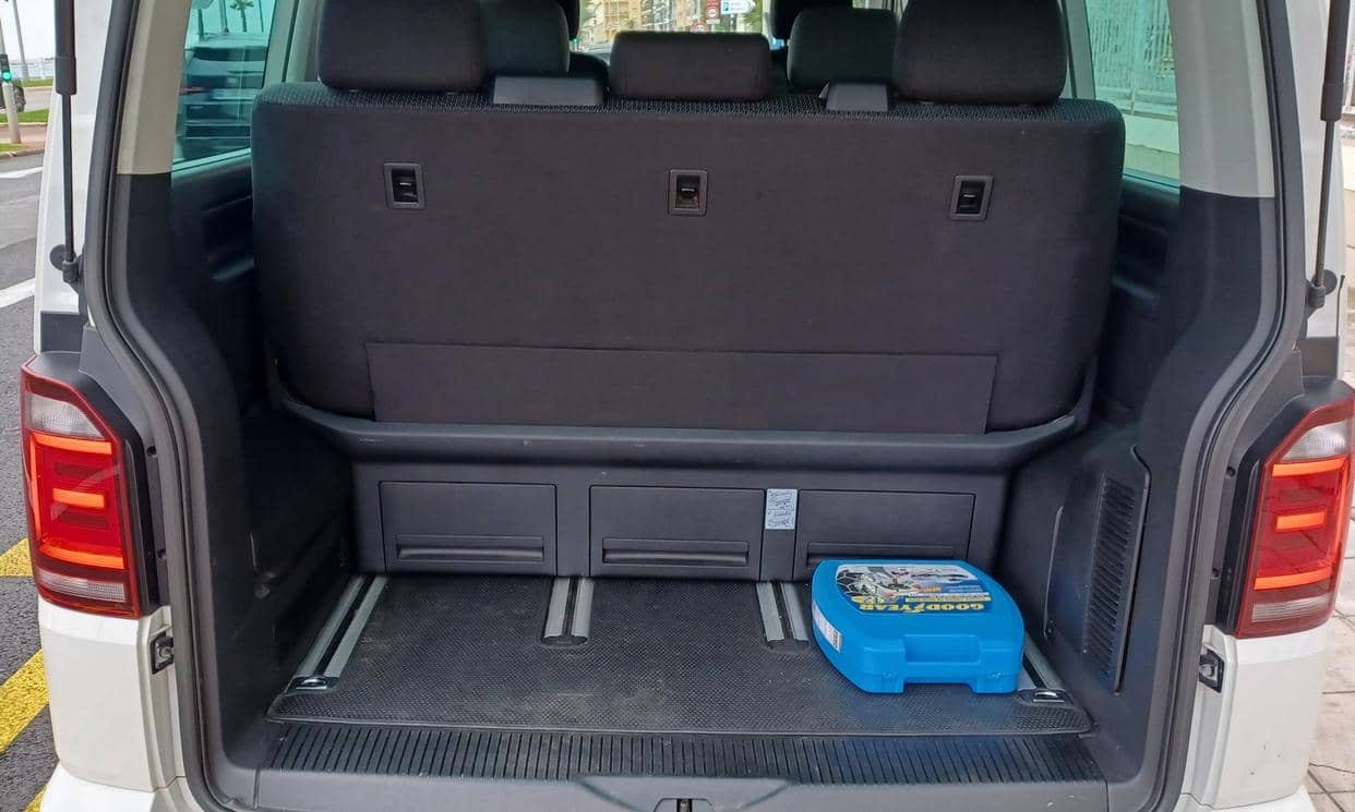 Volkswagen MULTIVAN — photo 8