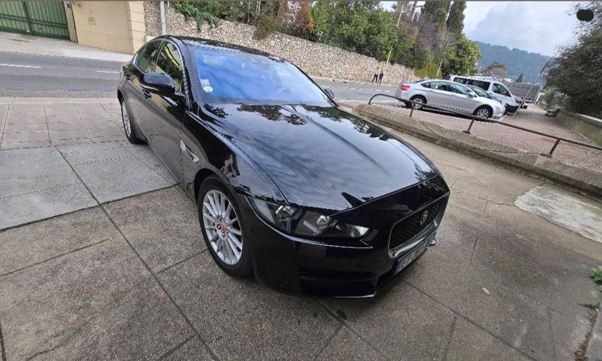 Jaguar XE — photo 2