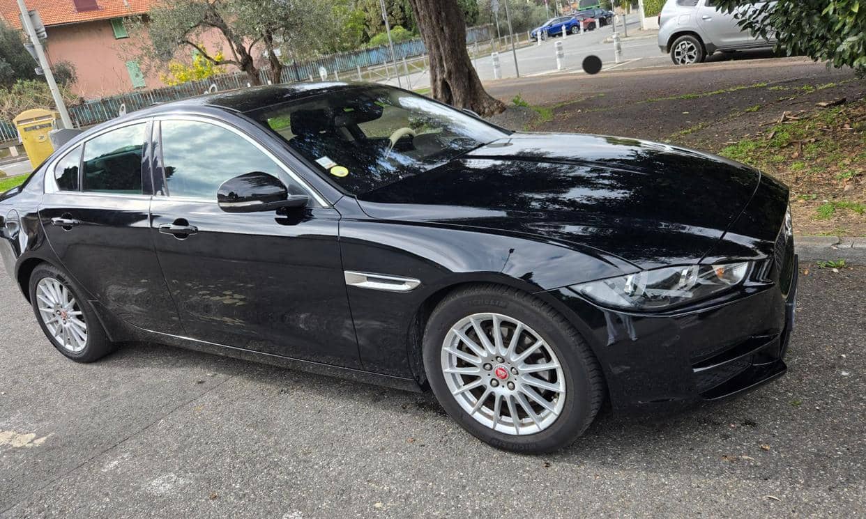 Jaguar XE — photo 3