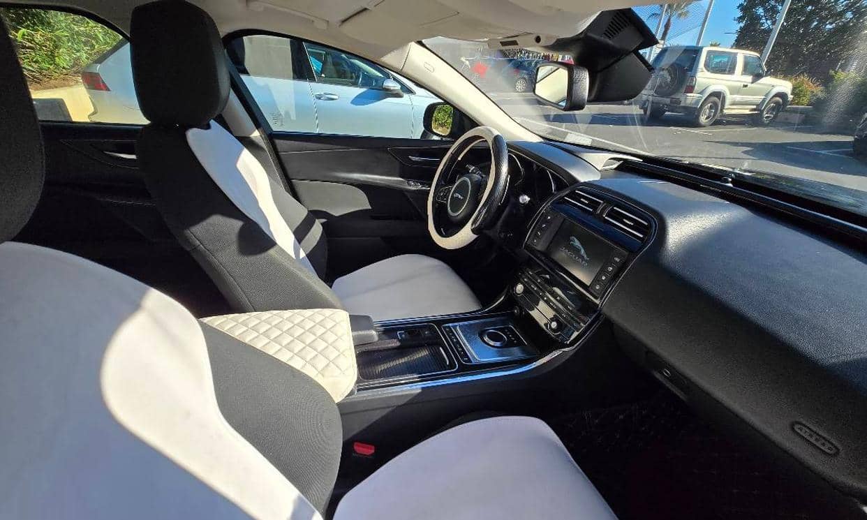 Jaguar XE — photo 6