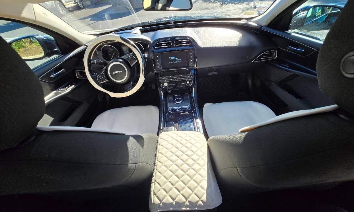 Jaguar XE — photo 8