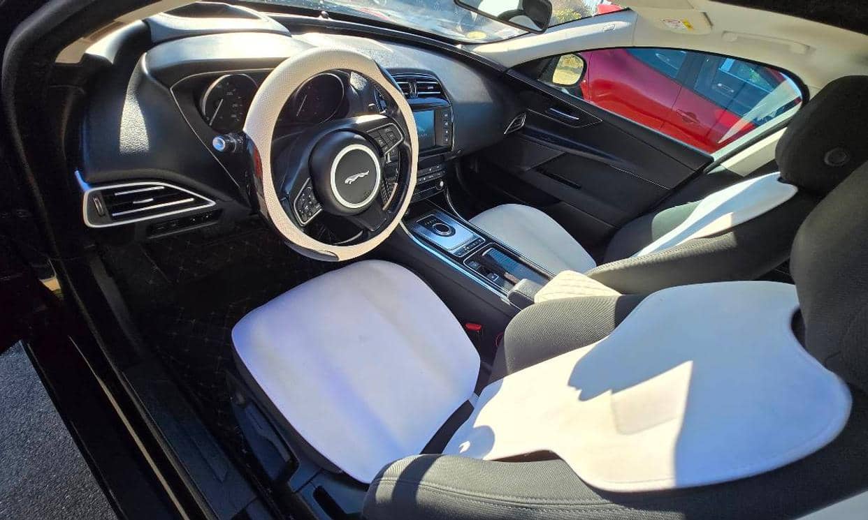 Jaguar XE — photo 10