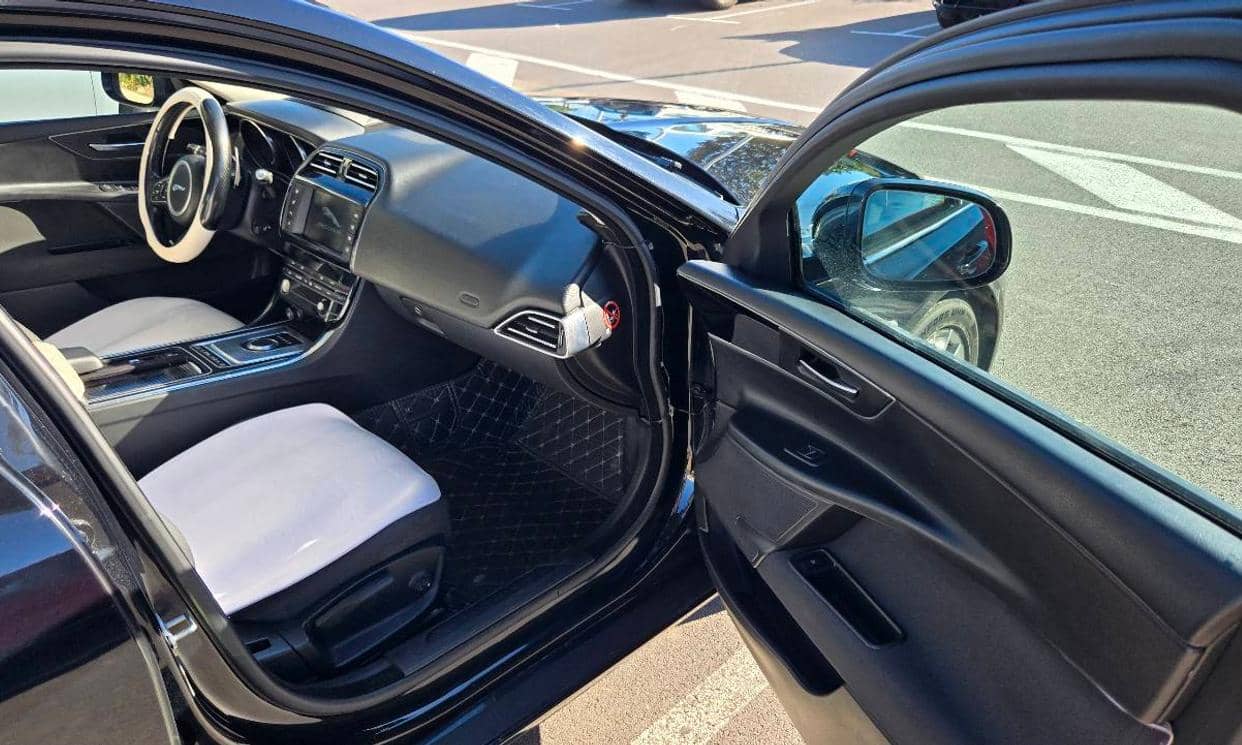 Jaguar XE — photo 14