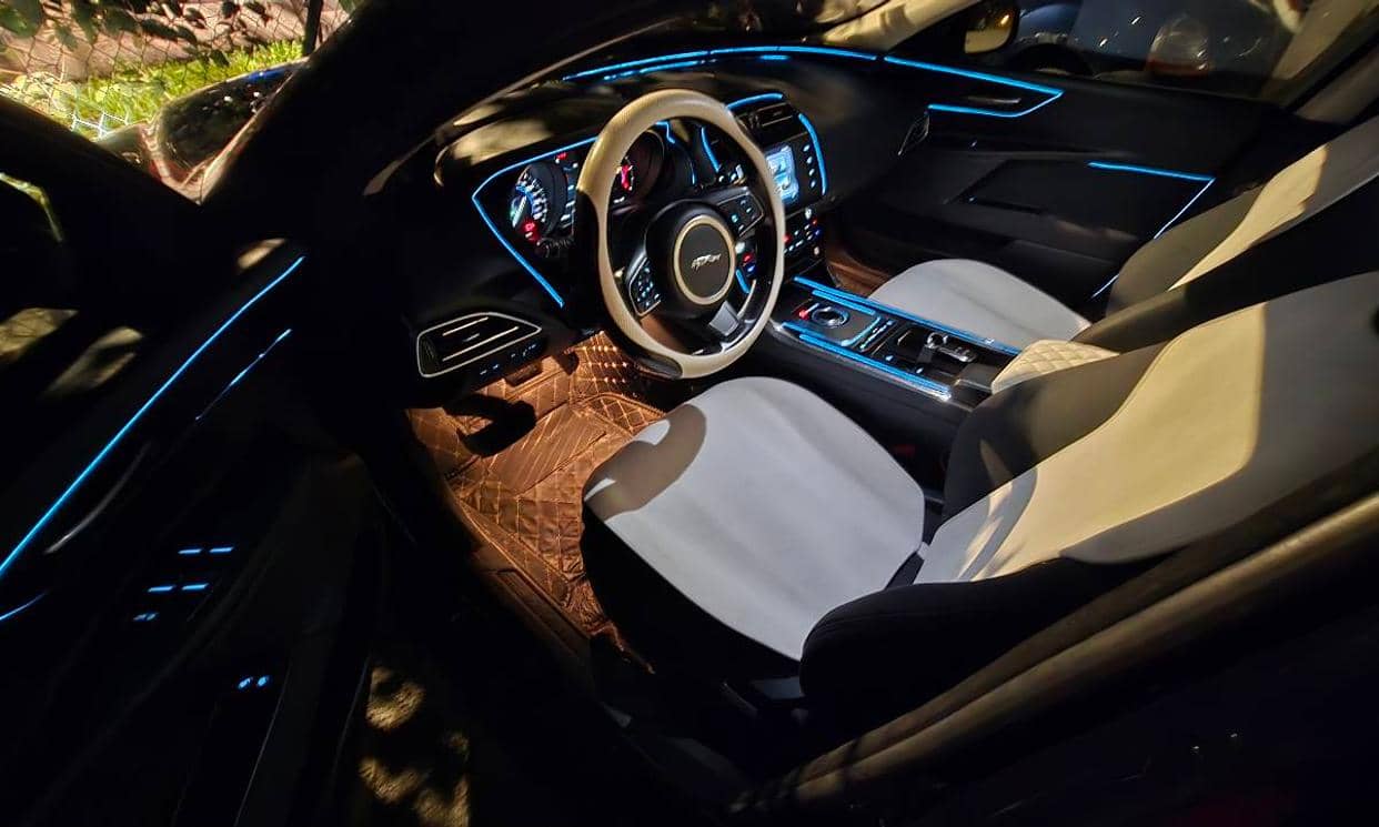 Jaguar XE — photo 16