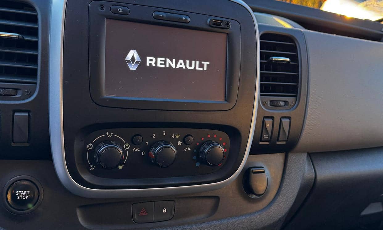 Renault TRAFIC III — photo 12