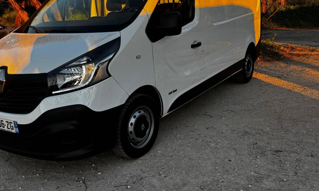 Renault TRAFIC III — photo 11