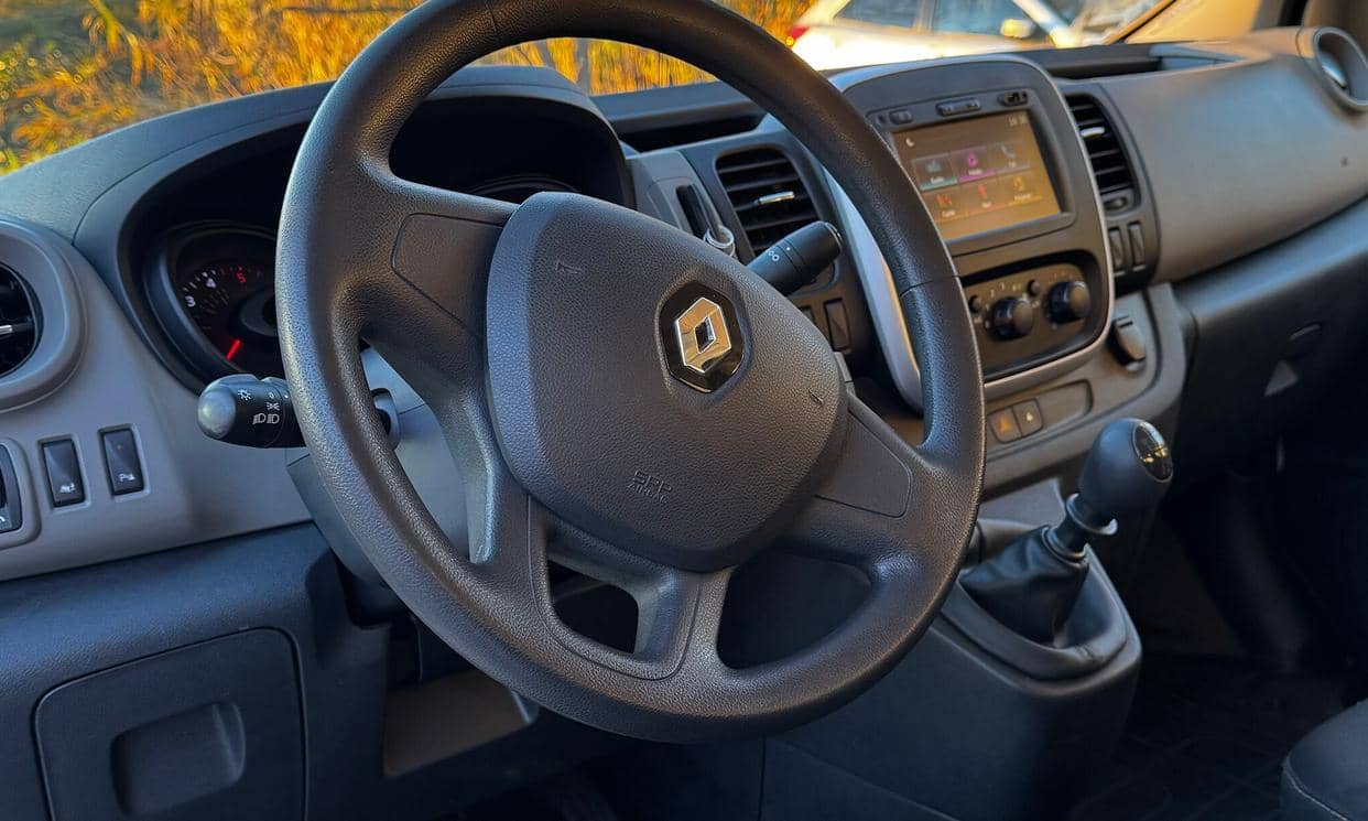 Renault TRAFIC III — photo 13