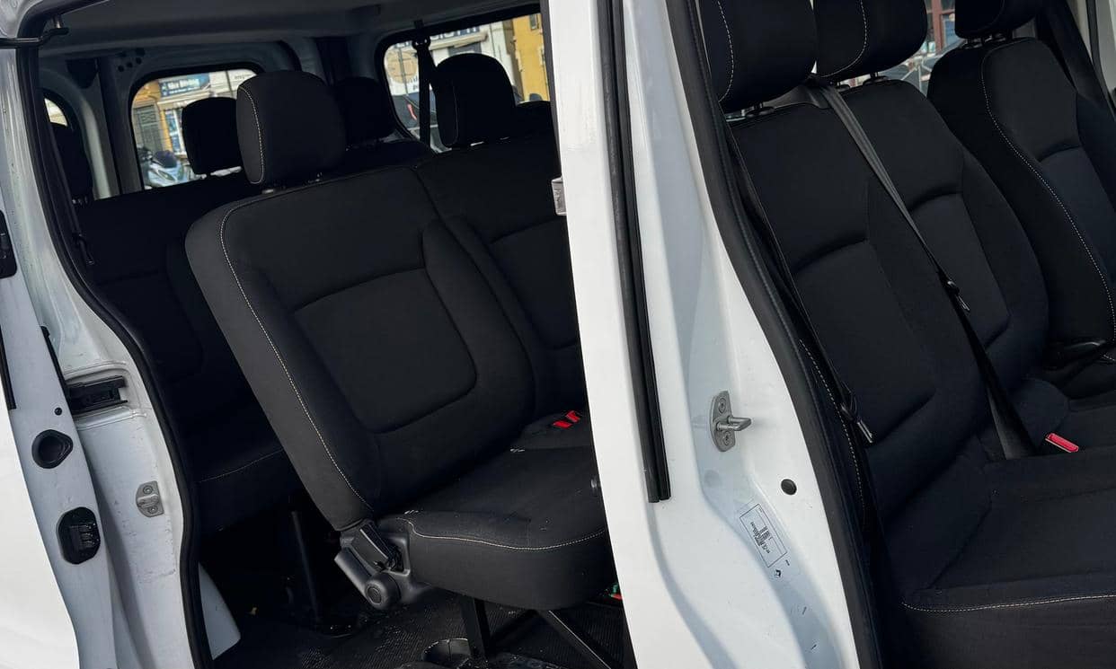 Renault TRAFIC III — photo 11