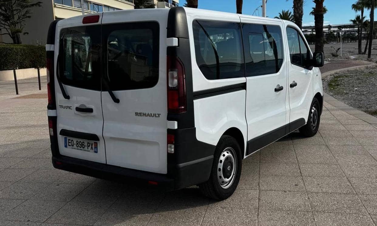 Renault TRAFIC III — photo 2