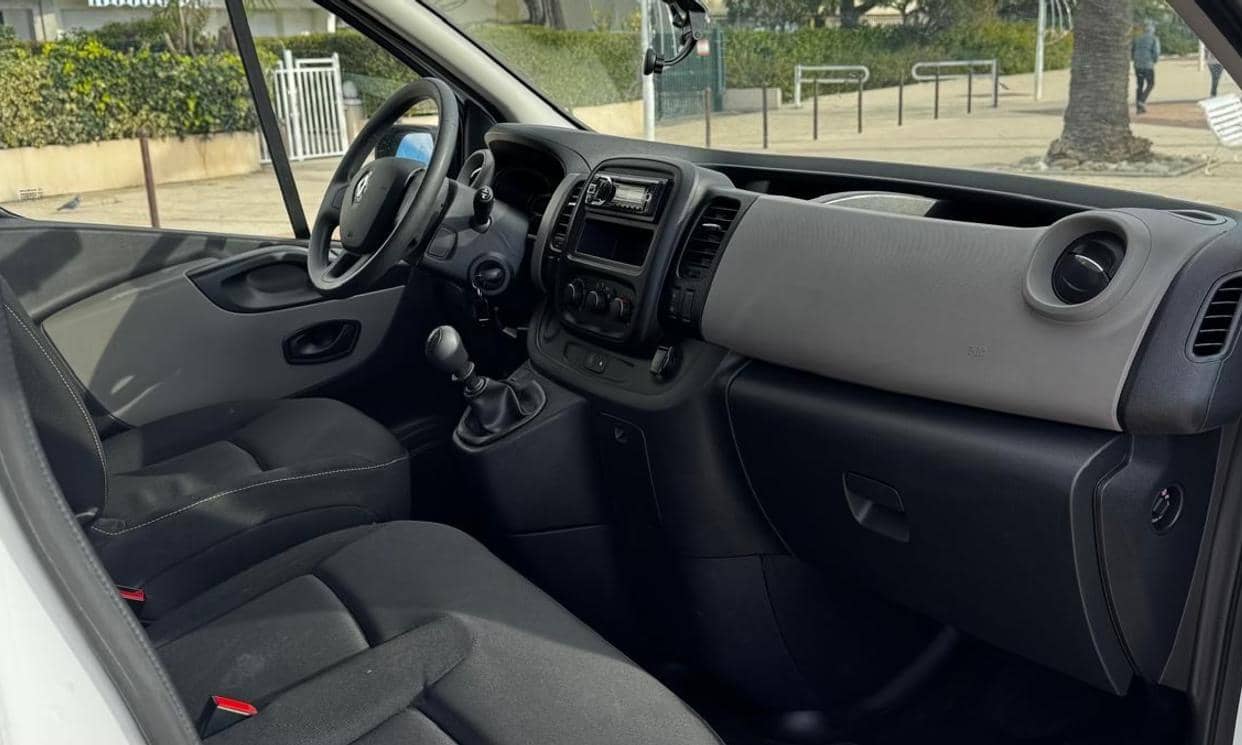 Renault TRAFIC III — photo 4