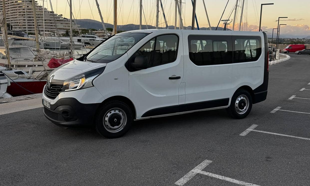 Renault TRAFIC III — photo 3