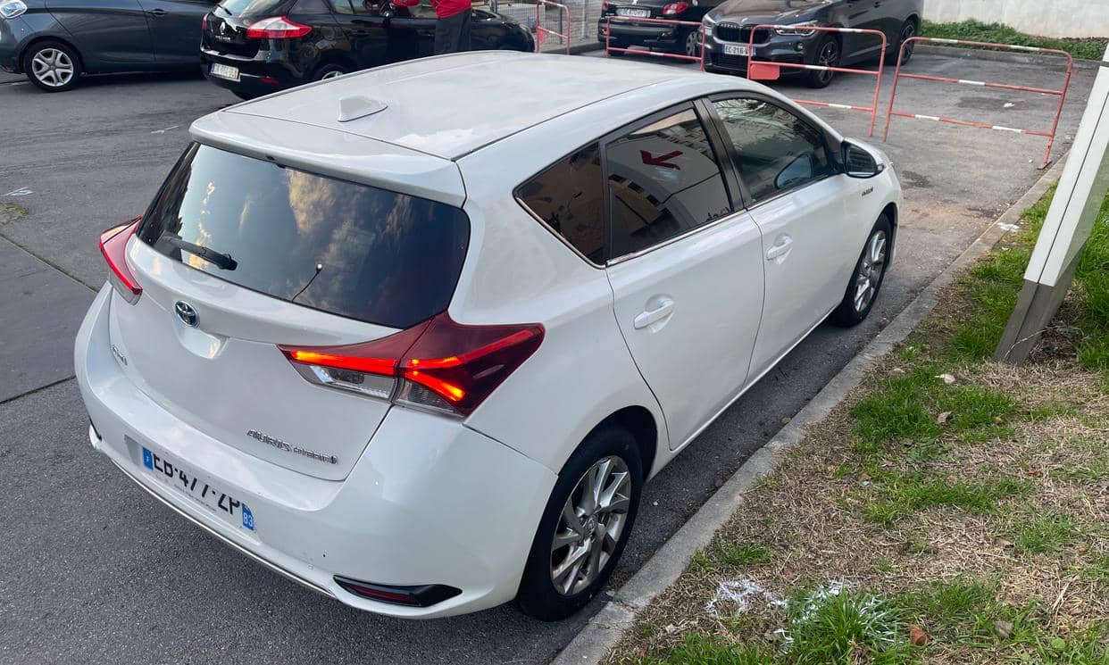 Toyota AURIS — photo 2