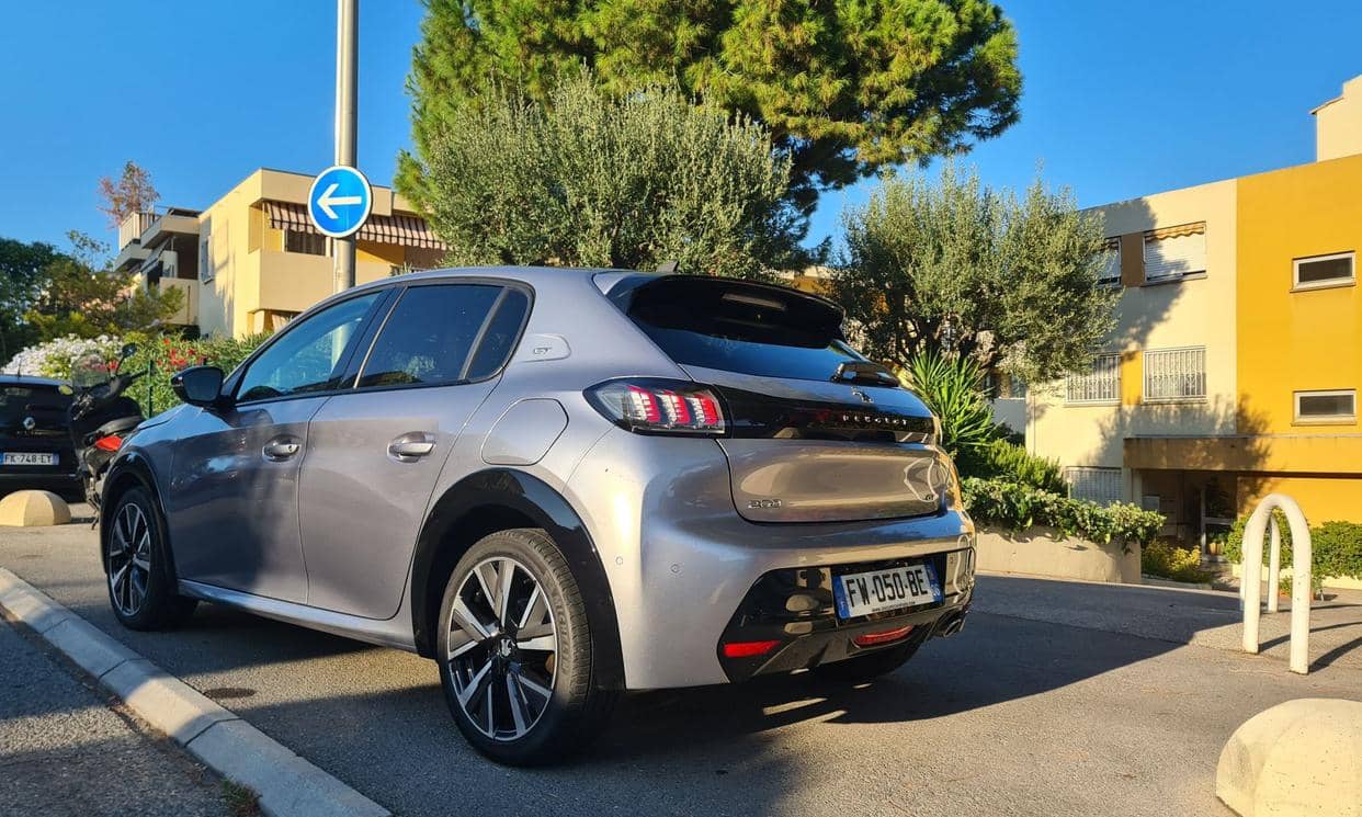 Peugeot 208 — photo 3