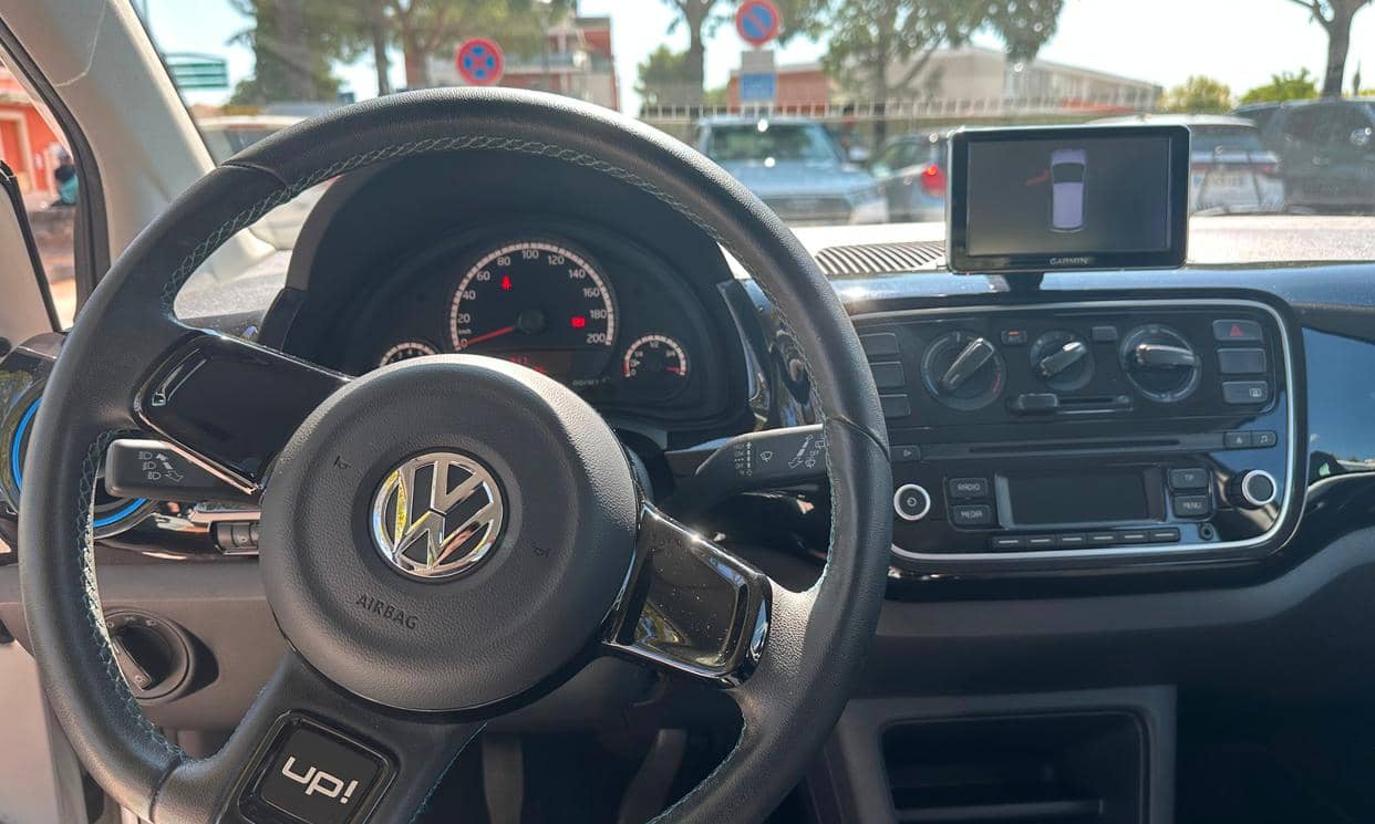 Volkswagen UP — photo 5