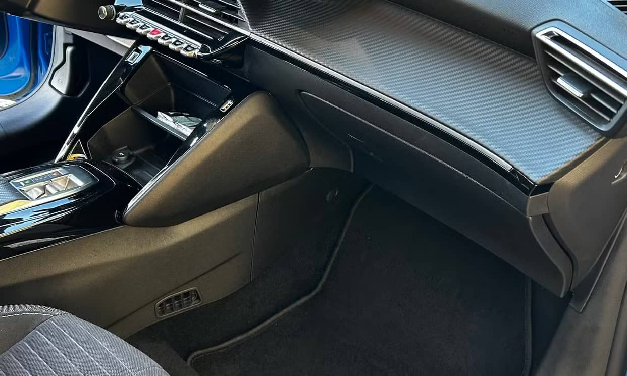 Peugeot 208 — photo 8