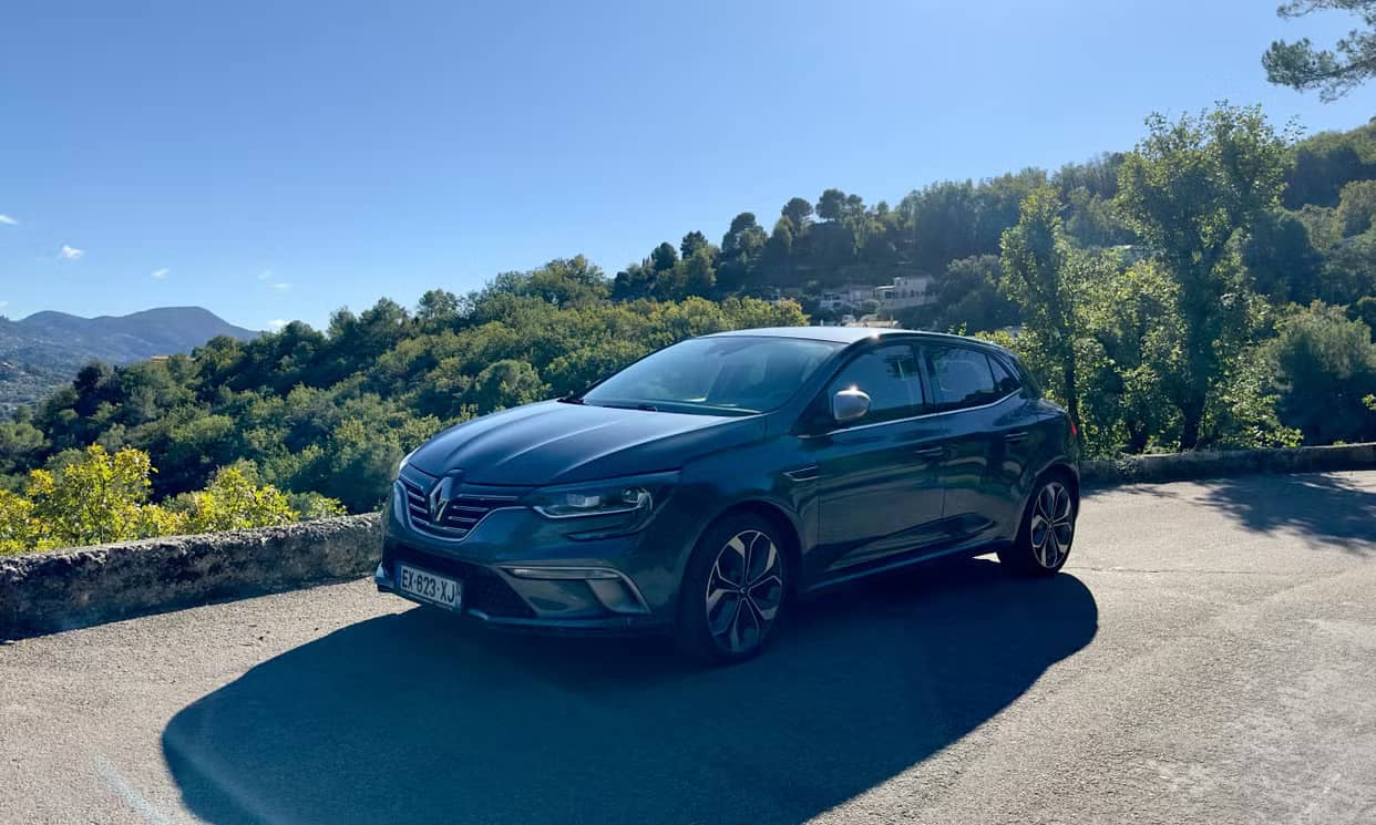 Renault MEGANE IV — photo 10