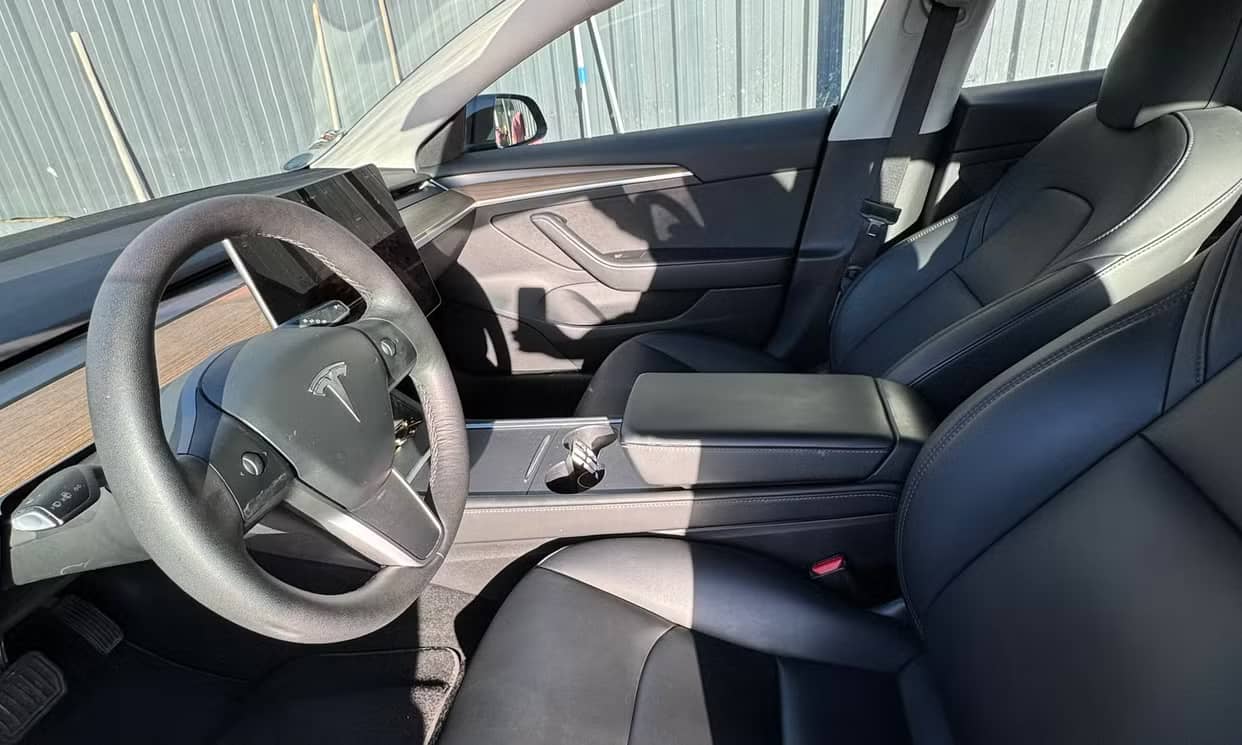 Tesla MODEL 3 — photo 3