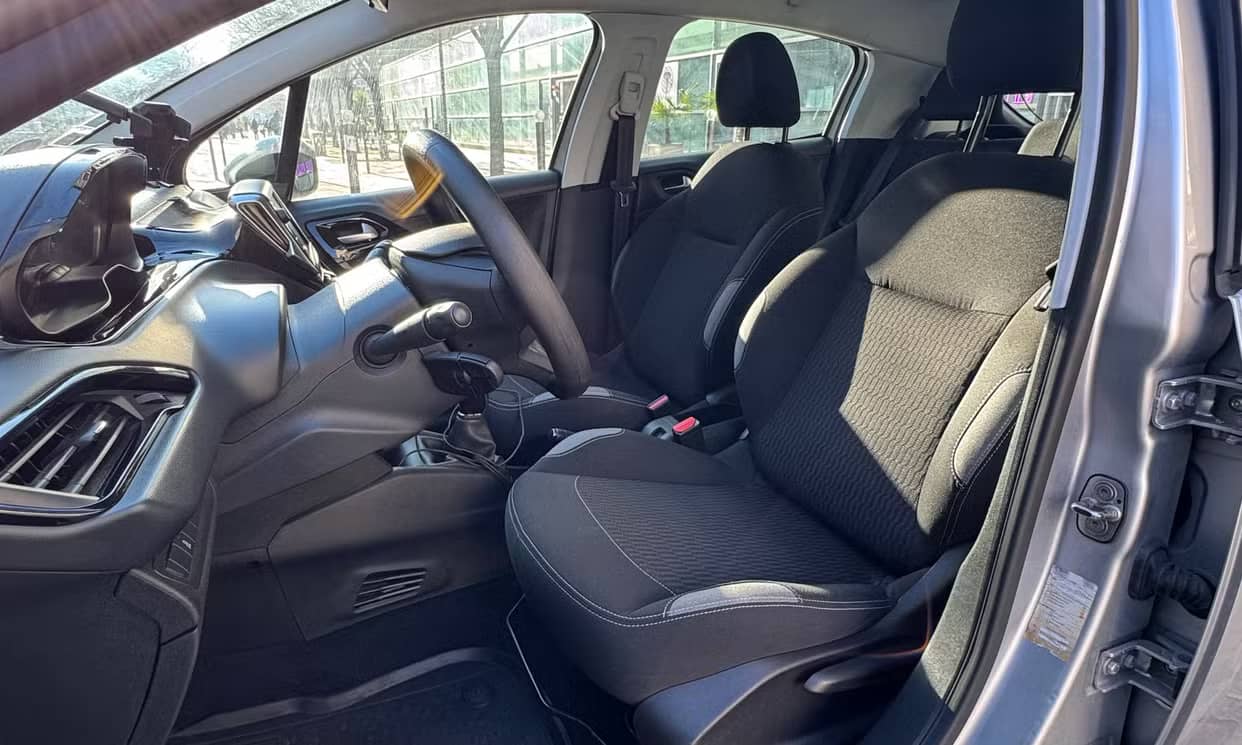 Peugeot 208 — photo 12