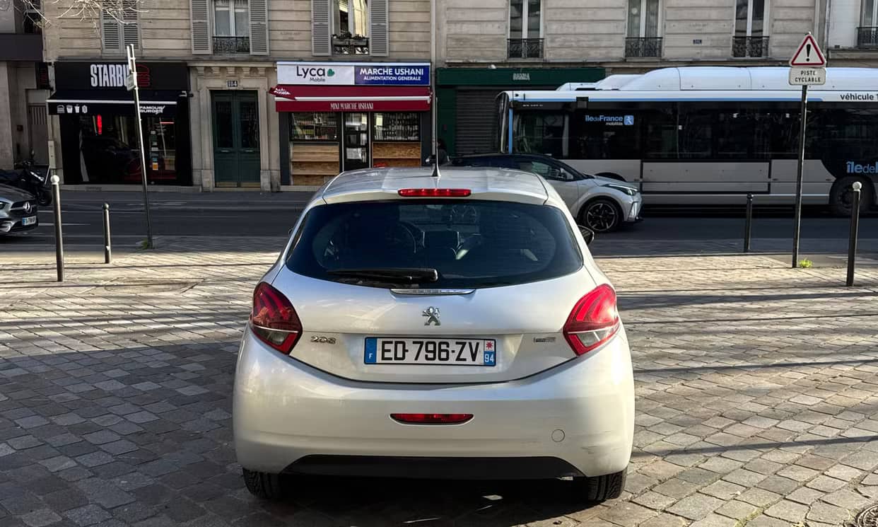 Peugeot 208 — photo 9