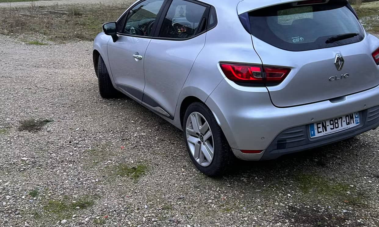 Renault CLIO IV — photo 10