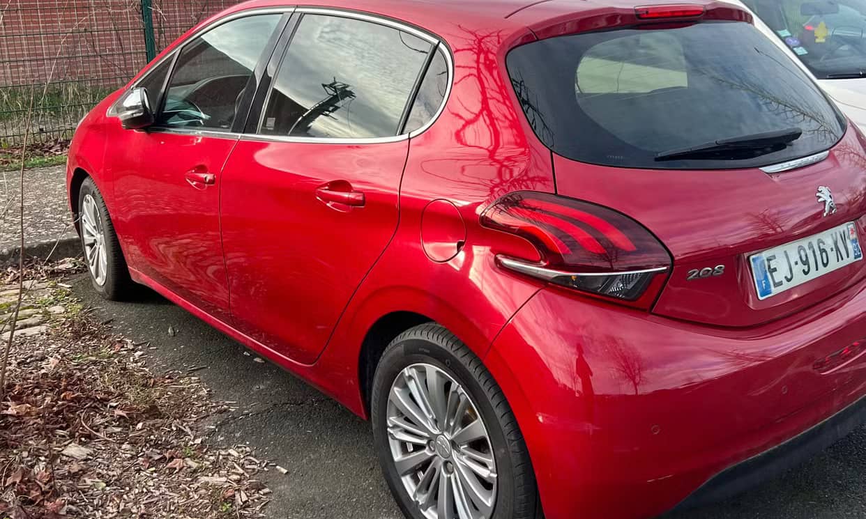 Peugeot 208 — photo 3