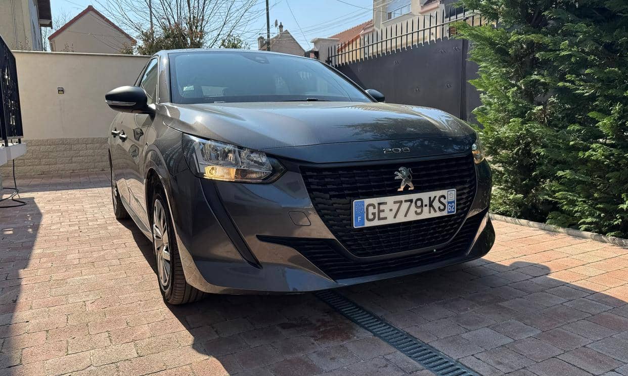 Peugeot 208 — photo 2