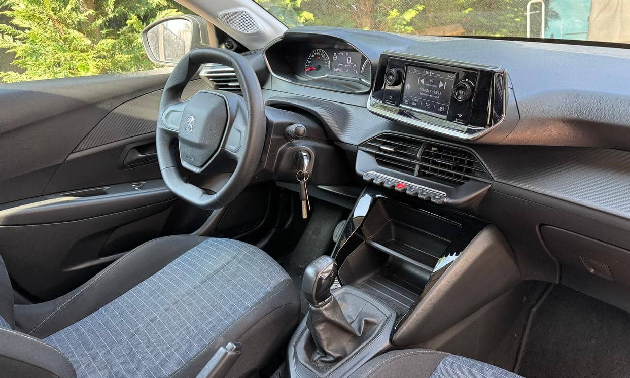 Peugeot 208 — photo 9