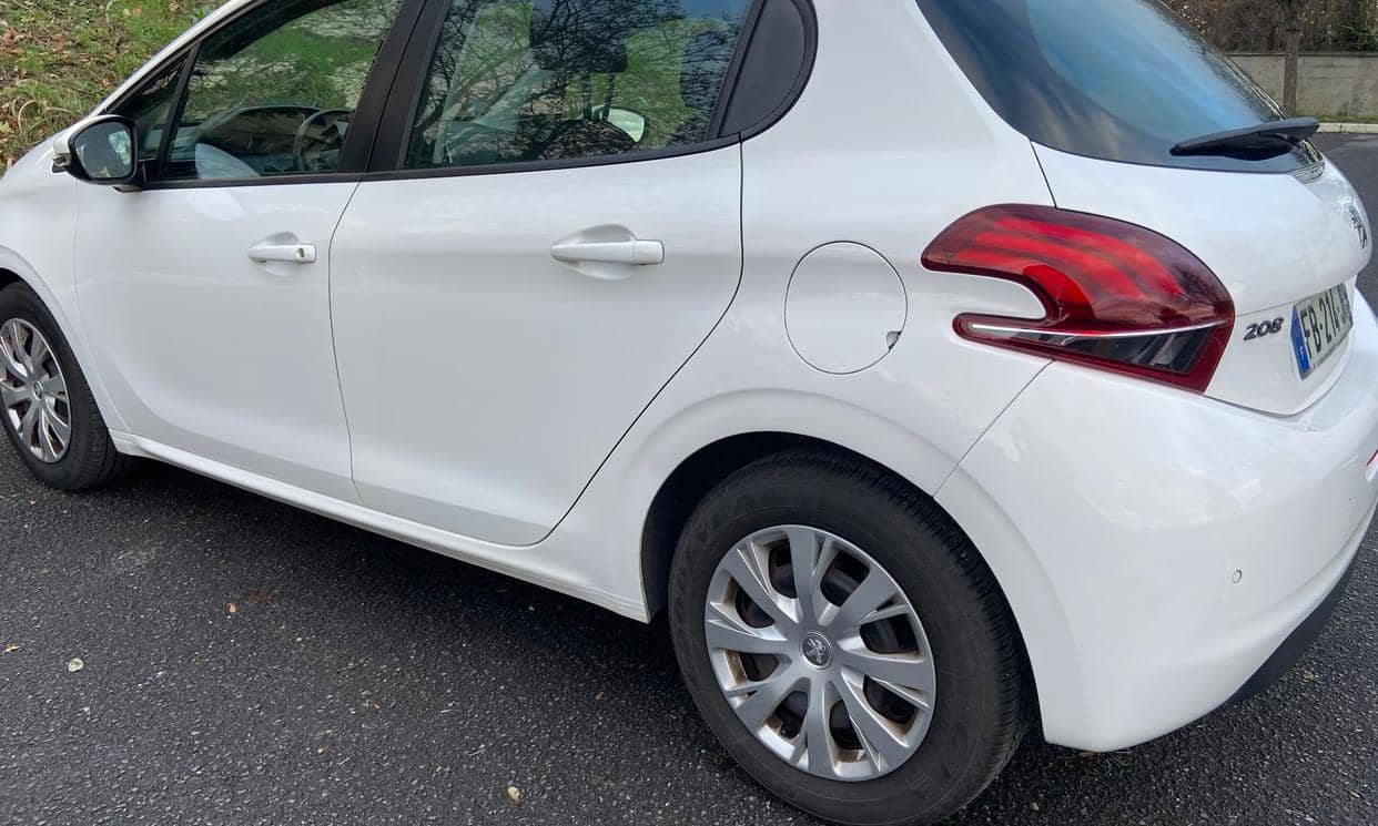 Peugeot 208 — photo 2