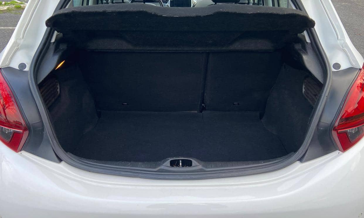 Peugeot 208 — photo 10