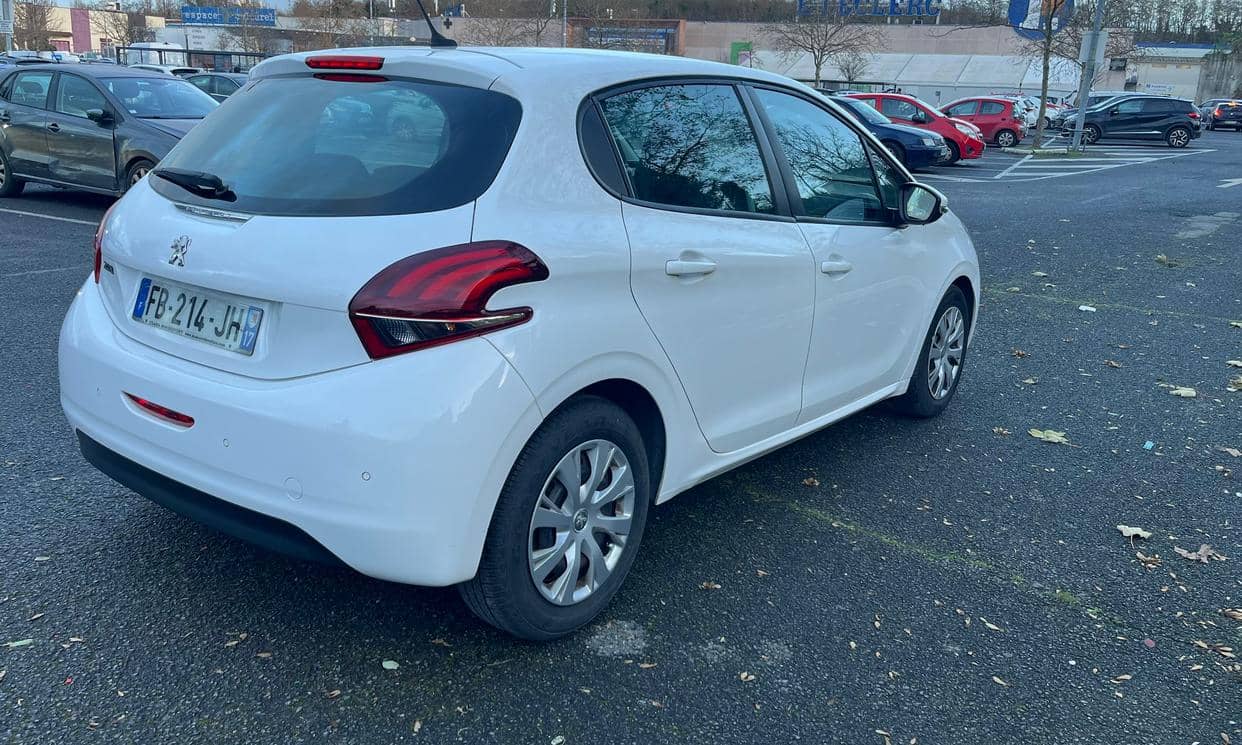 Peugeot 208 — photo 16