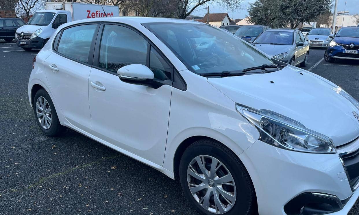Peugeot 208 — photo 17