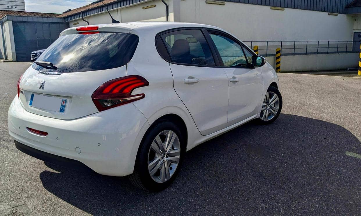 Peugeot 208 — photo 3
