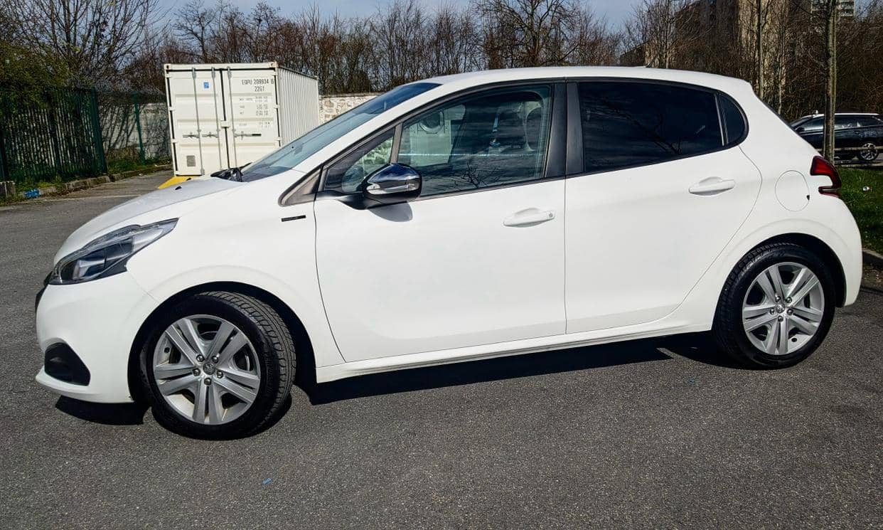 Peugeot 208 — photo 2