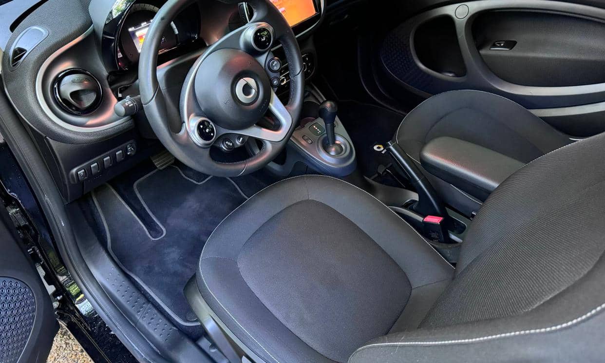 smart FORTWO COUPE — photo 11