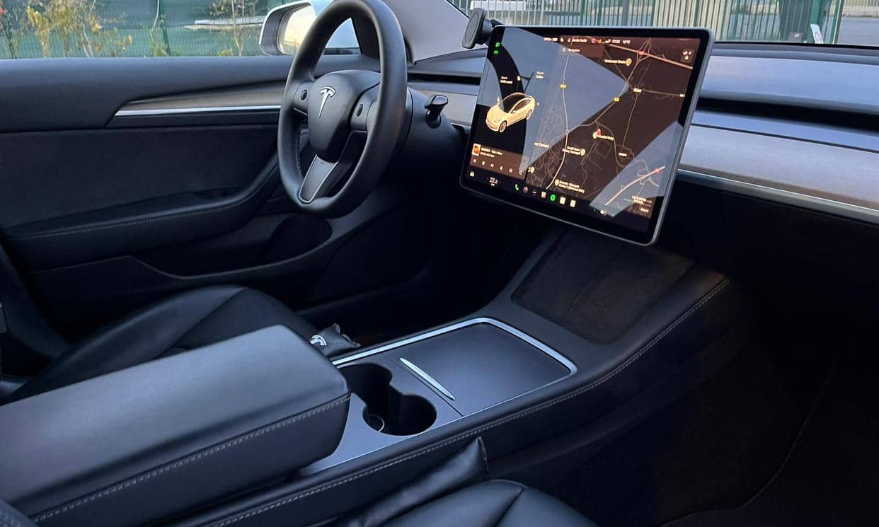 Tesla MODEL 3 — photo 2