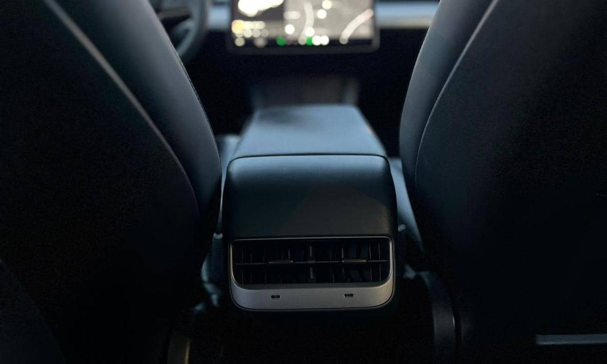 Tesla MODEL 3 — photo 6