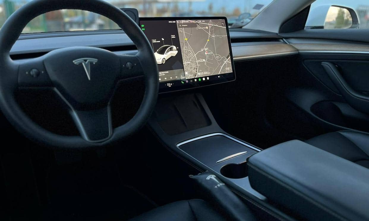 Tesla MODEL 3 — photo 8