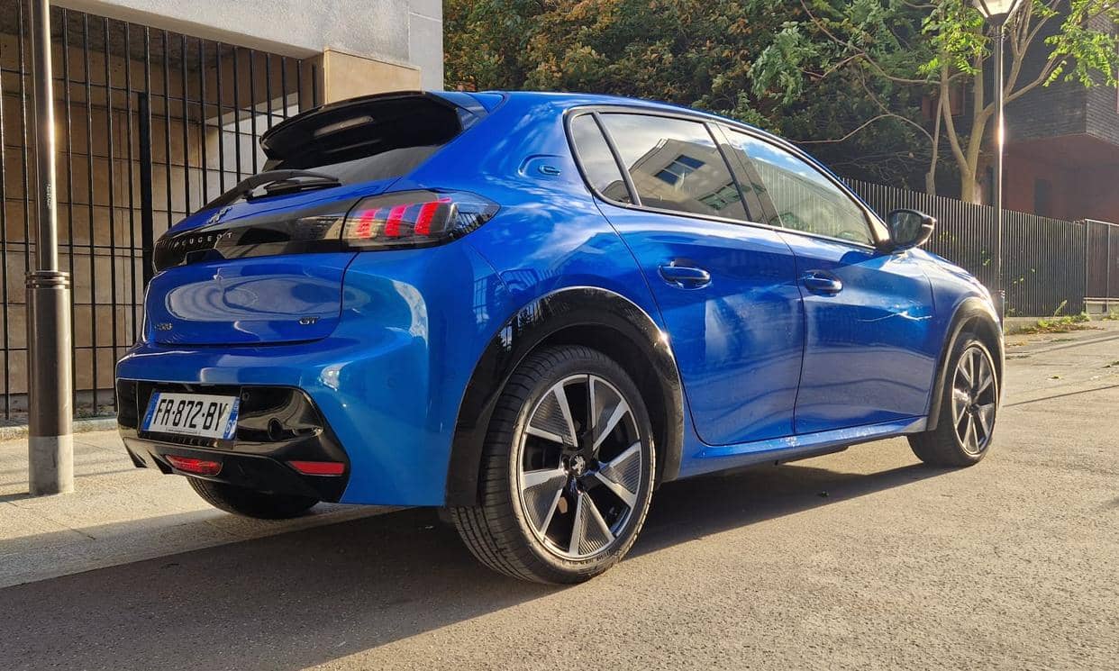 Peugeot 208 — photo 9