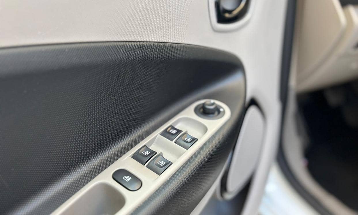 Renault ZOE — photo 10