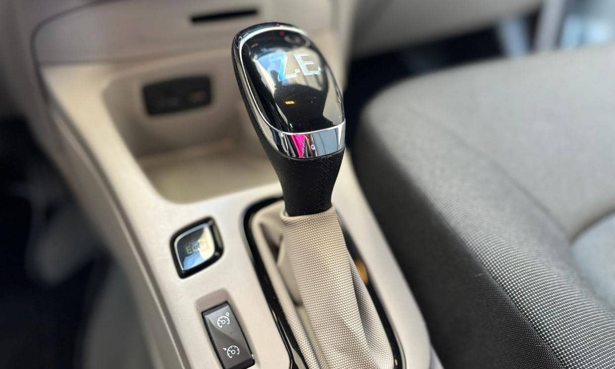 Renault ZOE — photo 11