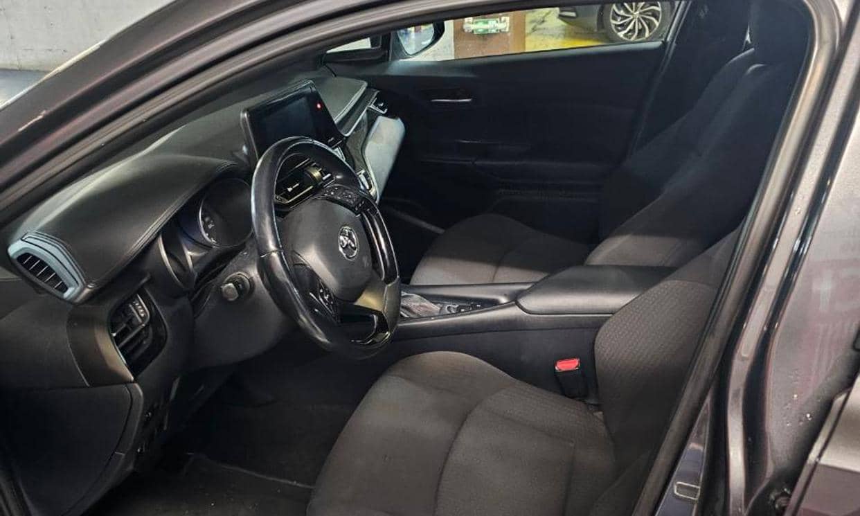 Toyota C-HR — photo 8