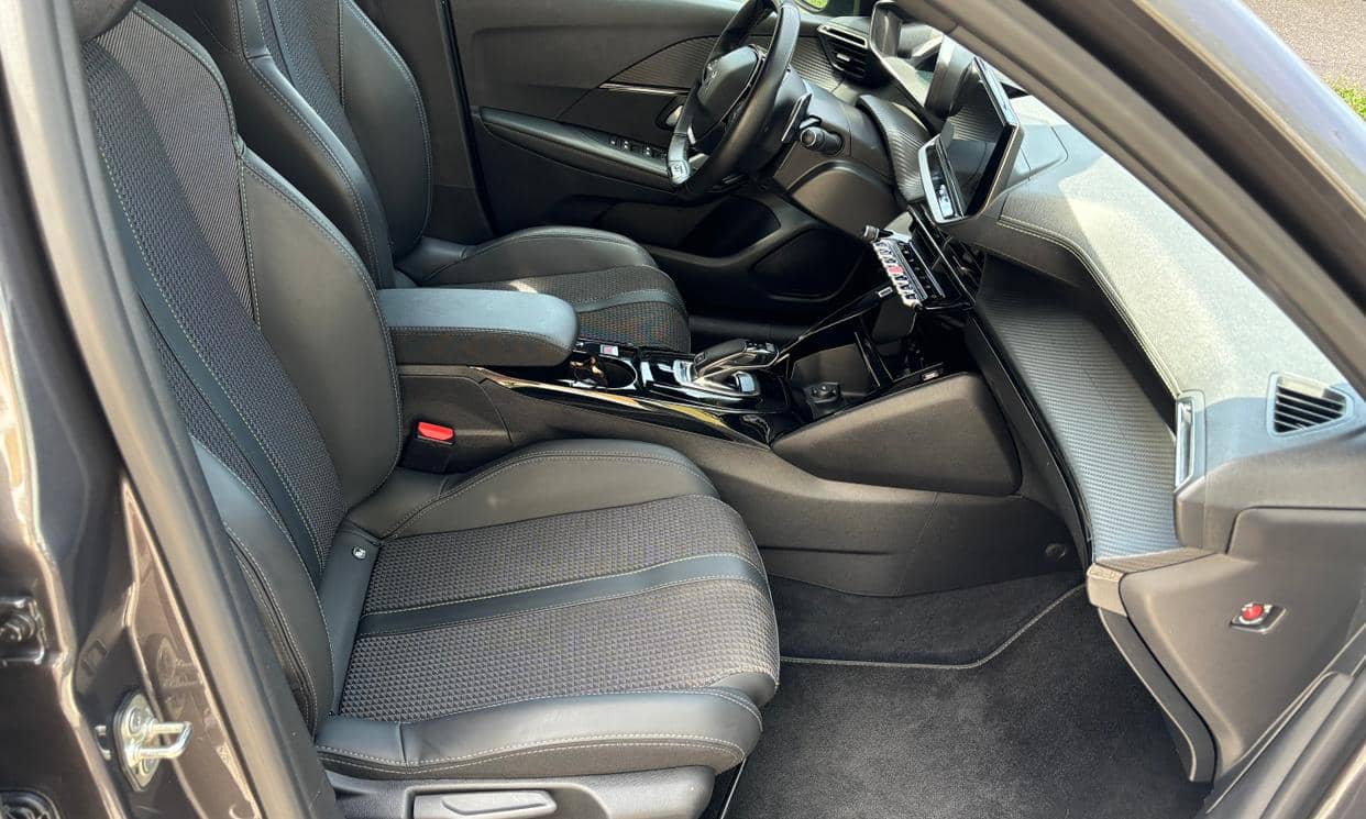 Peugeot 208 — photo 3