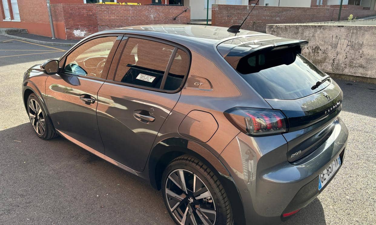 Peugeot 208 — photo 11