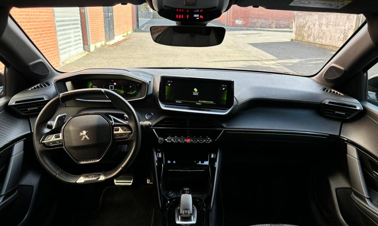 Peugeot 208 — photo 13