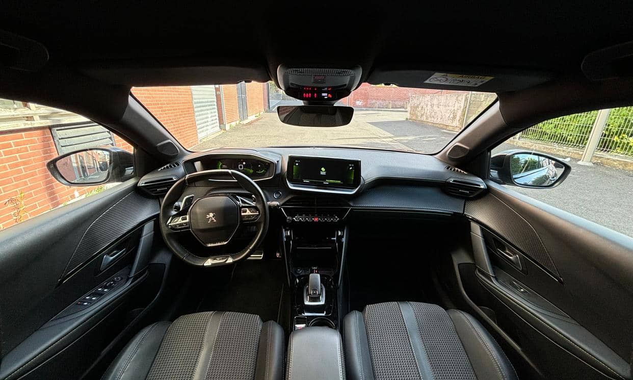 Peugeot 208 — photo 12