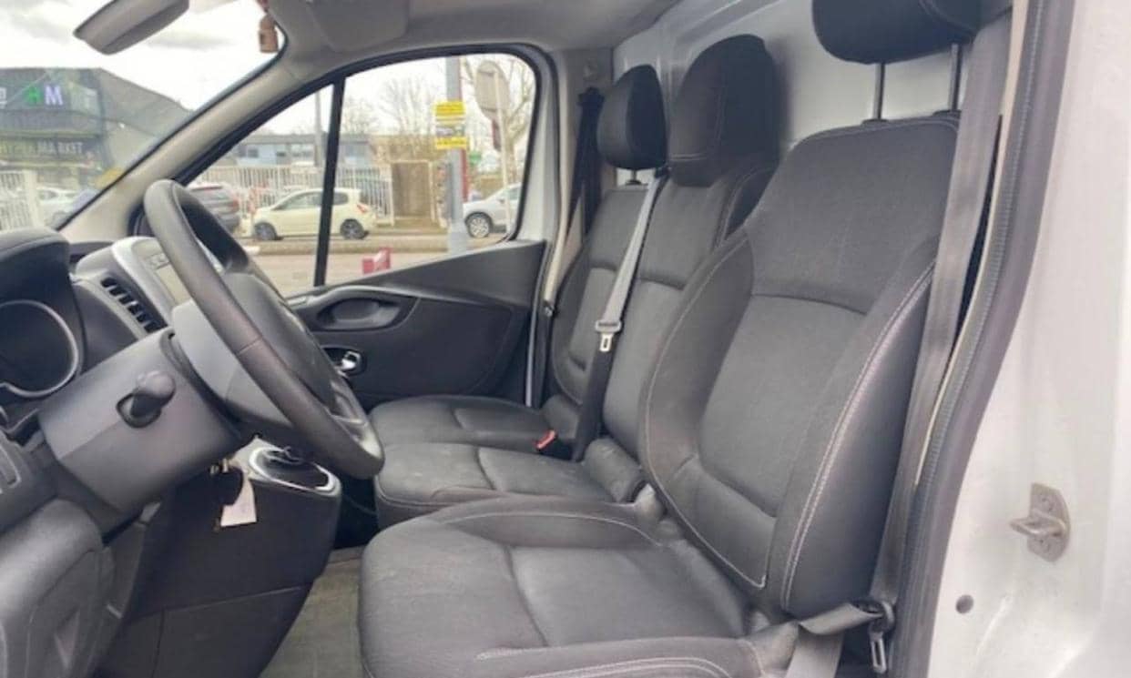 Renault TRAFIC III — photo 13